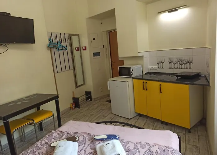 Smart Yellow Apartment-15 хв від жд вокзалу Apartment *